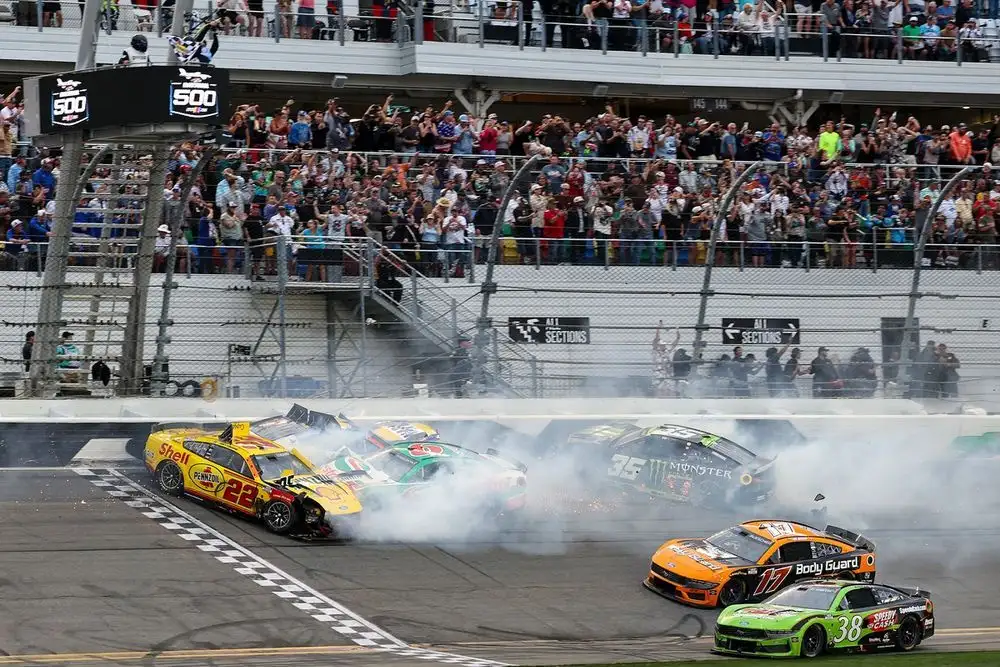 Tyler Reddick Wins Daytona 500 in Historic Triumph for Michael Jordan's 23XI Racing - 3