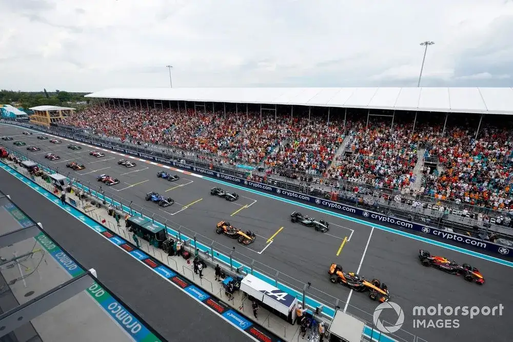F1's Miami schedule in doubt amid storm threat - 3