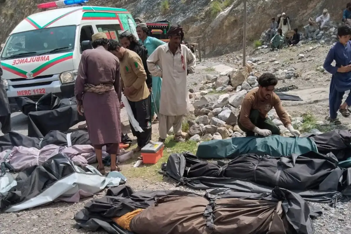 Officials say a crowded bus fell into a ravine in southwest Pakistan, killing 40 passengers - 1