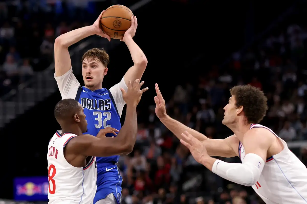 Flagg's rookie season ends with sprained ankle - 2