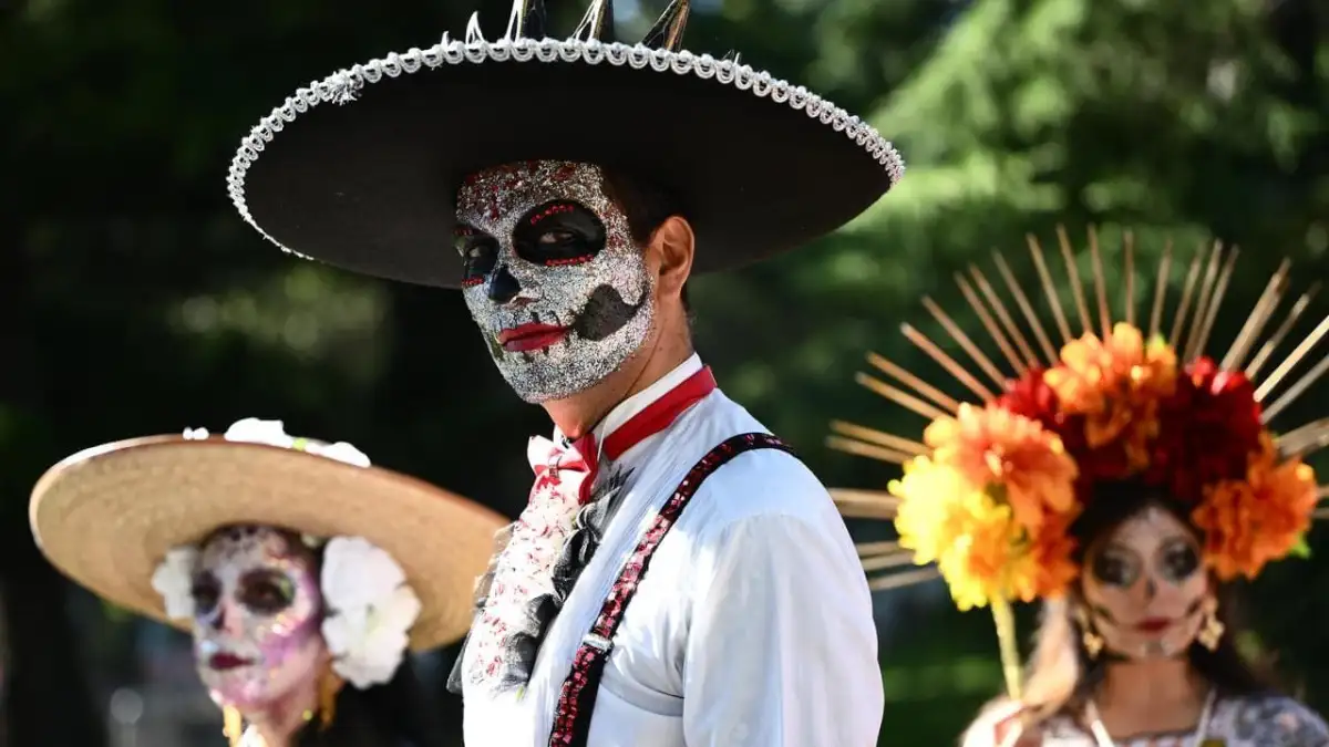 Colour and controversy as Moomba Parade marches through Melbourne - 2