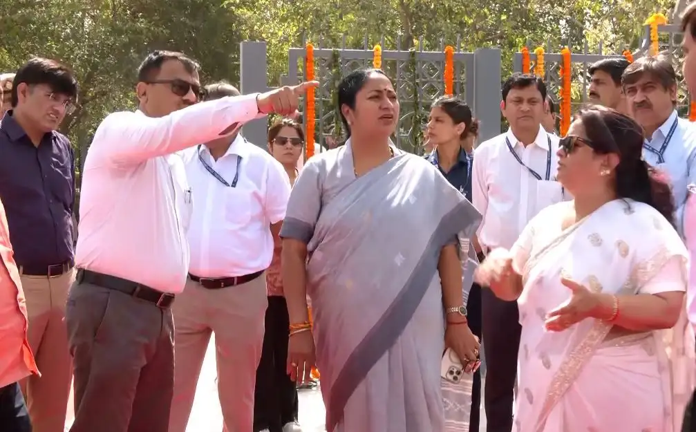 Delhi LG Vinai Saxena, CM Rekha Gupta inaugurate 25 new Atal Canteens - 4