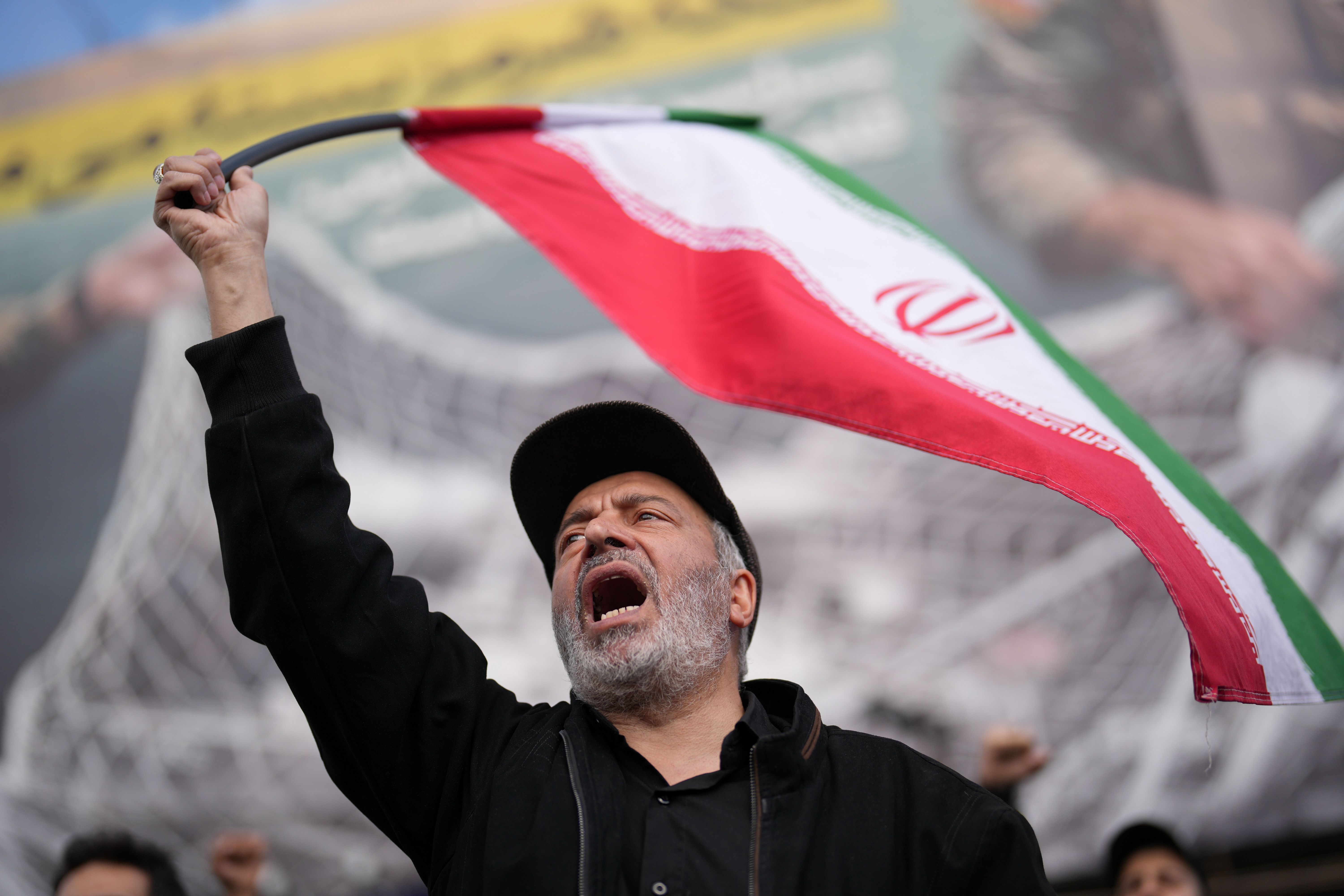 Hezbollah pauses attacks under US-Iran ceasefire, sources close to group say - 3