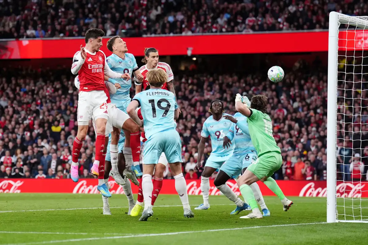 Arsenal beat Burnley to go one win from title - 3