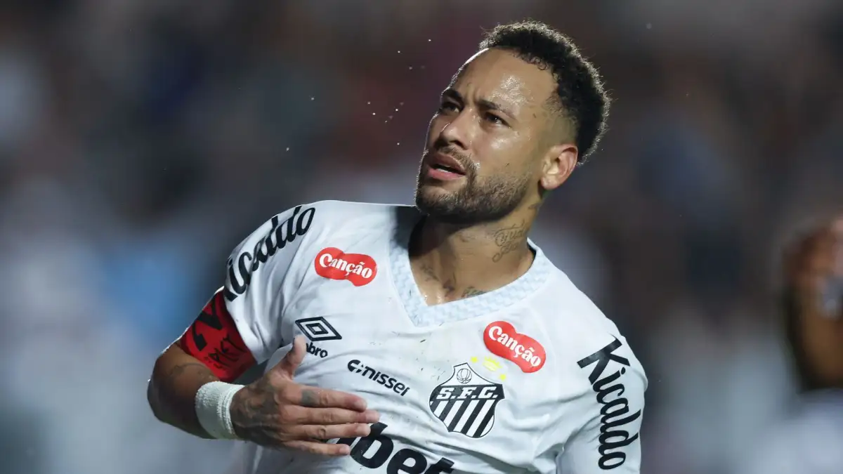 Brazilian chef SUES Neymar and claims she worked 16-HOUR days cooking for footballer and his 150-strong entourage - 4