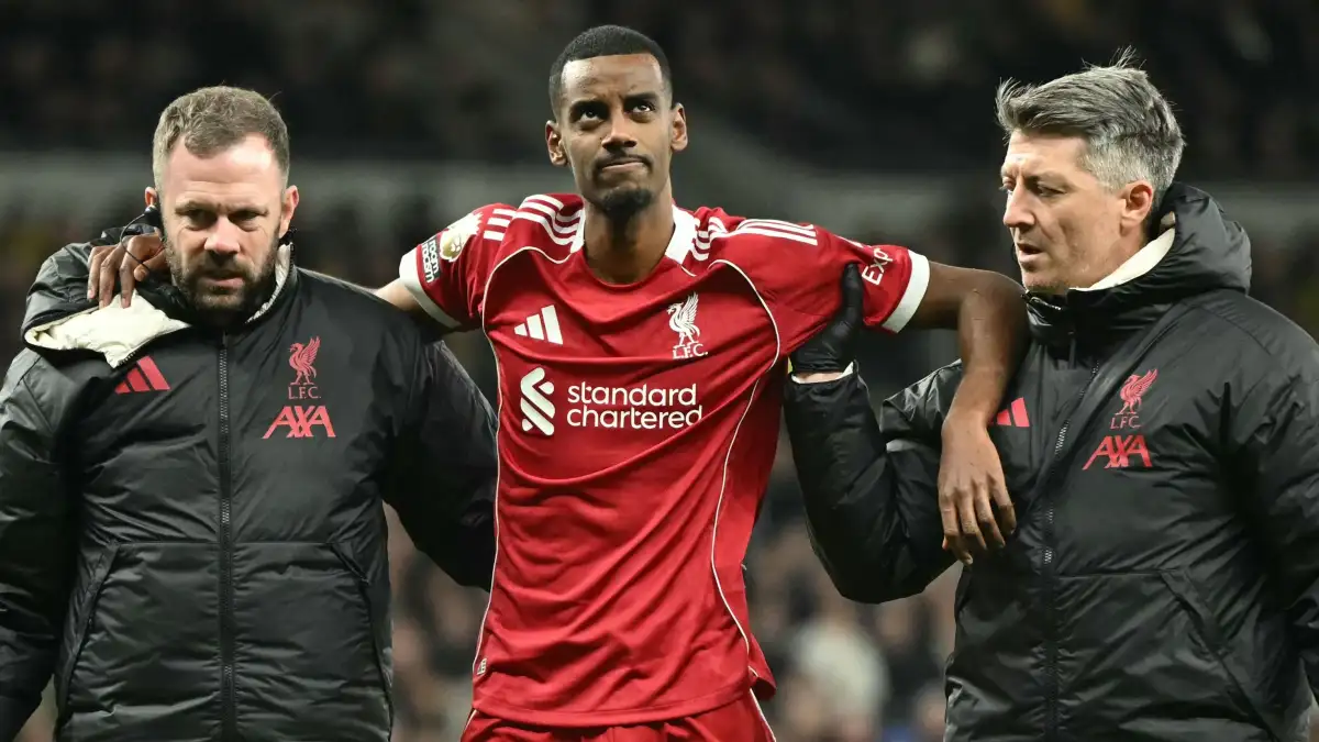 Liverpool: Arne Slot explains latest Alexander Isak injury amid double fitness blow - 2