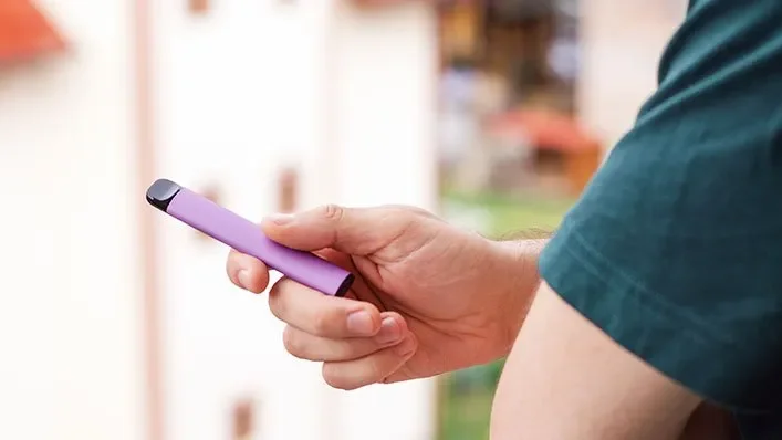 Vaping alters thousands of genes linked to cancer, heart and lung disease, study finds - with fruit flavours and 'mods' among worst offenders - 2