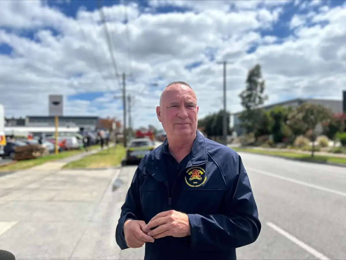 Explosions and massive fireballs erupt at Geelong refinery - 1