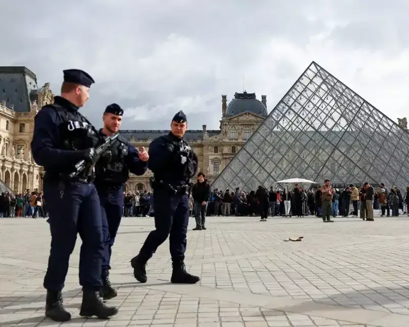 The spectacular multimillion-euro heist nobody noticed - 4