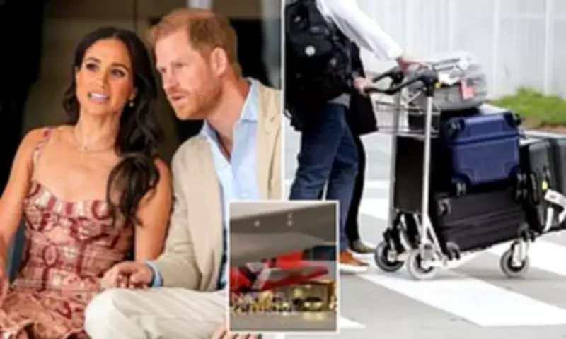 Harry and Meghan Markle's extremely lowkey entrance into Australia as Sussexes throw off royal pomp for 'everyday' commercial flight - 3