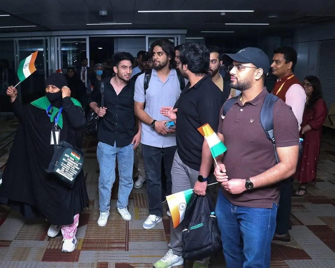 Diplomats’ families and students fleeing Iran return to India - 2