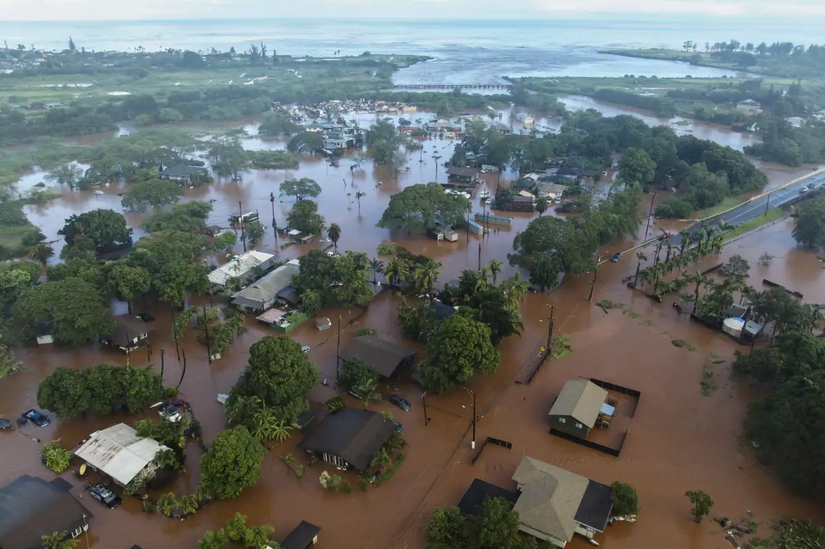 Evacuation ordered in Hawaii as 120-year-old dam could fail... - 2