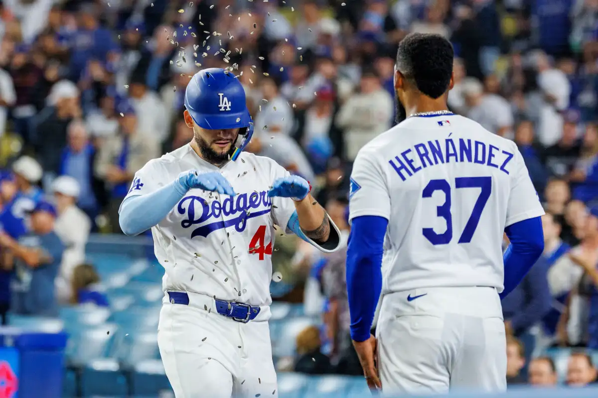 Dodgers' Muncy caps 3-HR night with walk-off shot - 1