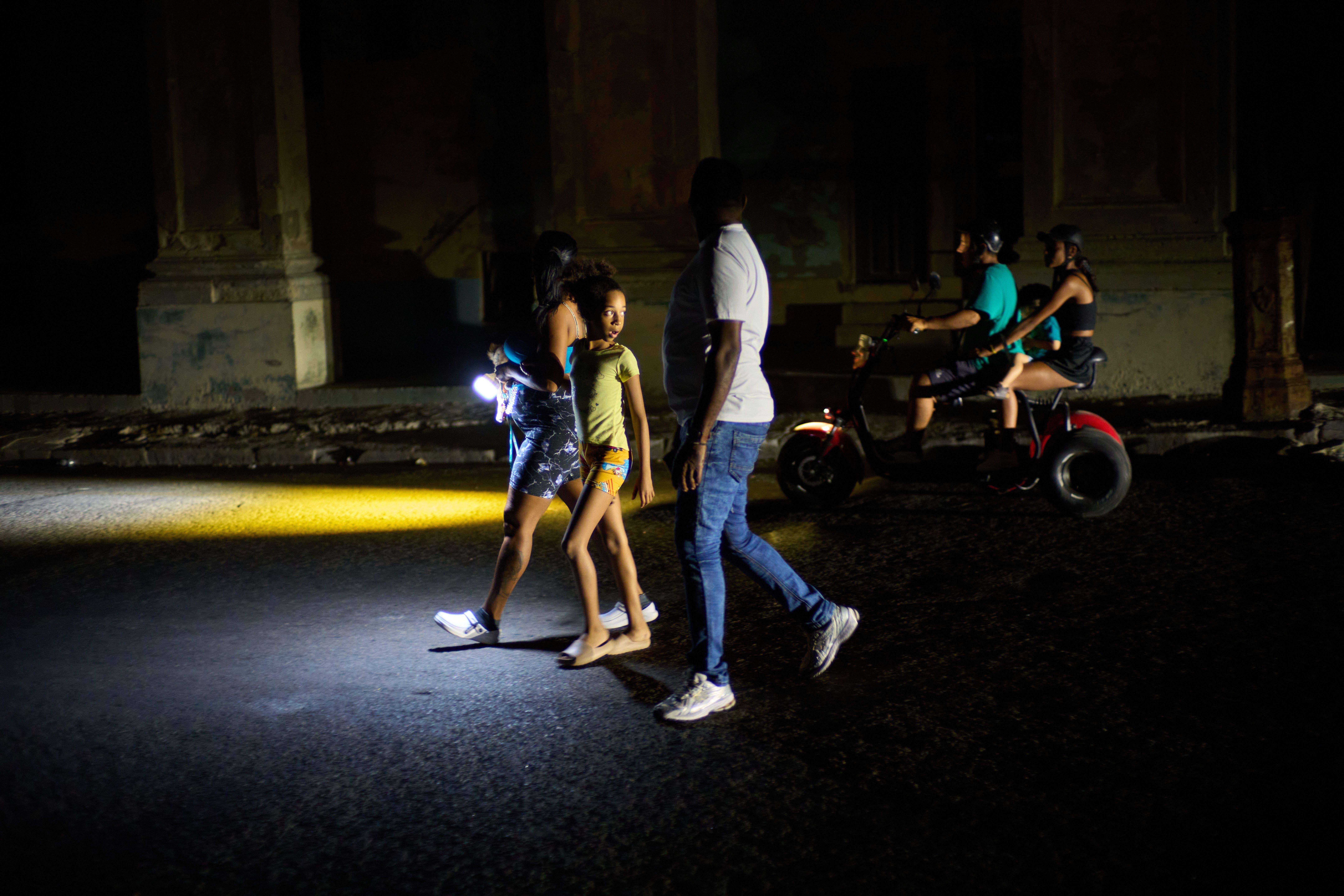 Cuba power grid collapses -- electricity out for 3rd time this month... - 2