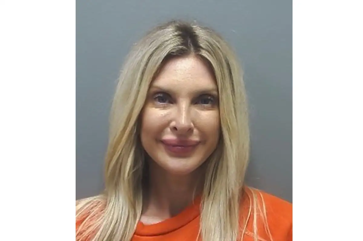 Lindsie Chrisley arrested for suspicion of DUI... a month after her boyfriend was detained for aggravated assault - 4