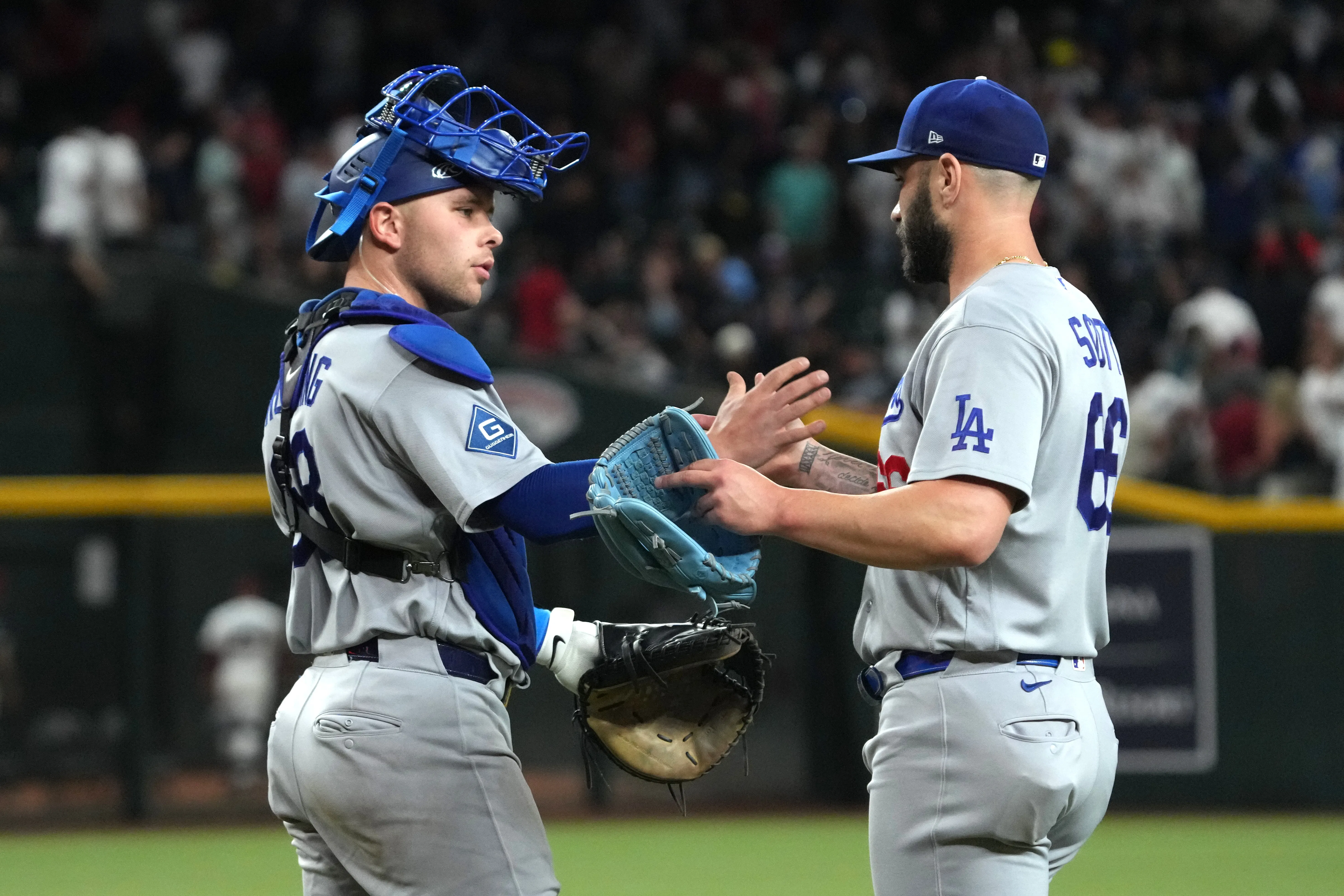 Dodgers find their offense, then hold on to beat Diamondbacks - 2