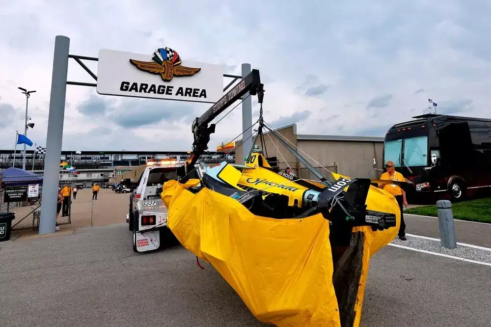 Alexander Rossi suffered injuries to his finger, ankle in crash; what it means for Indy 500 - 1