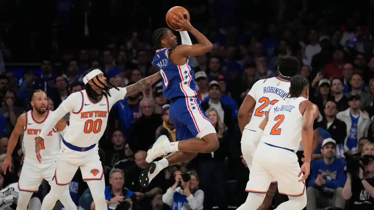 Knicks stay on historic roll, crush 76ers by 39 - 4