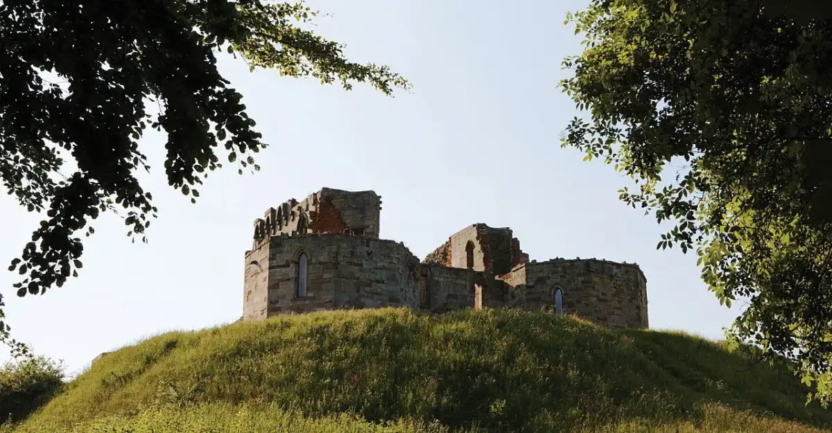Stafford Castle golf course stabbing: Manhunt continues as knifeman at large - 2