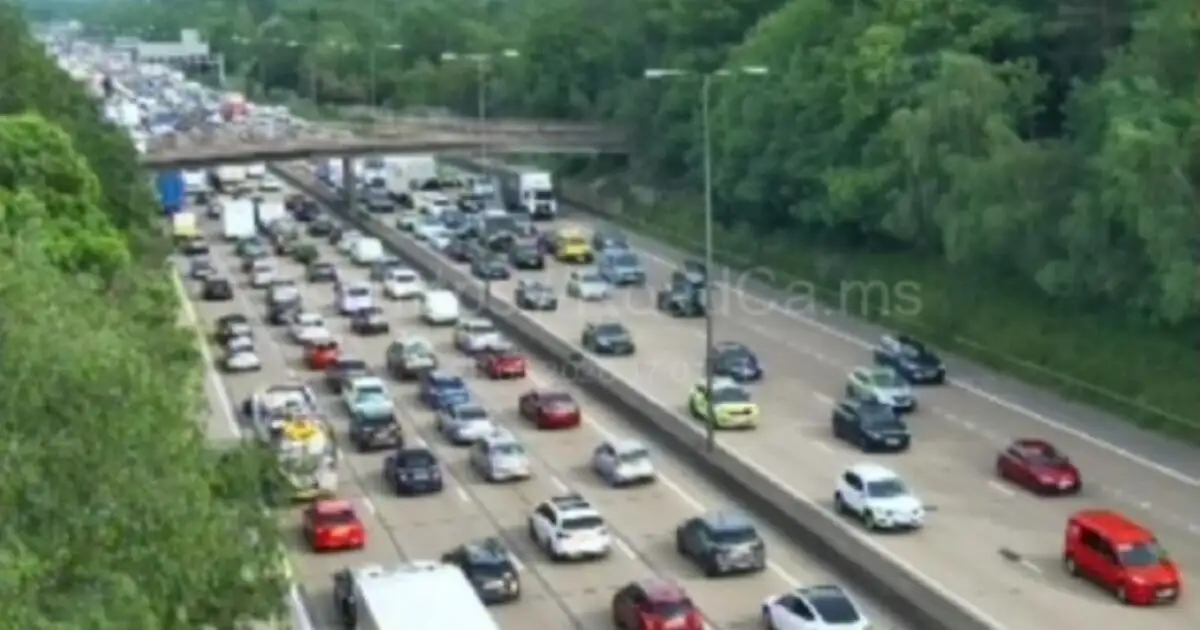 M25 traffic LIVE: Serious crash on Surrey motorway with 45 minute delays - 1
