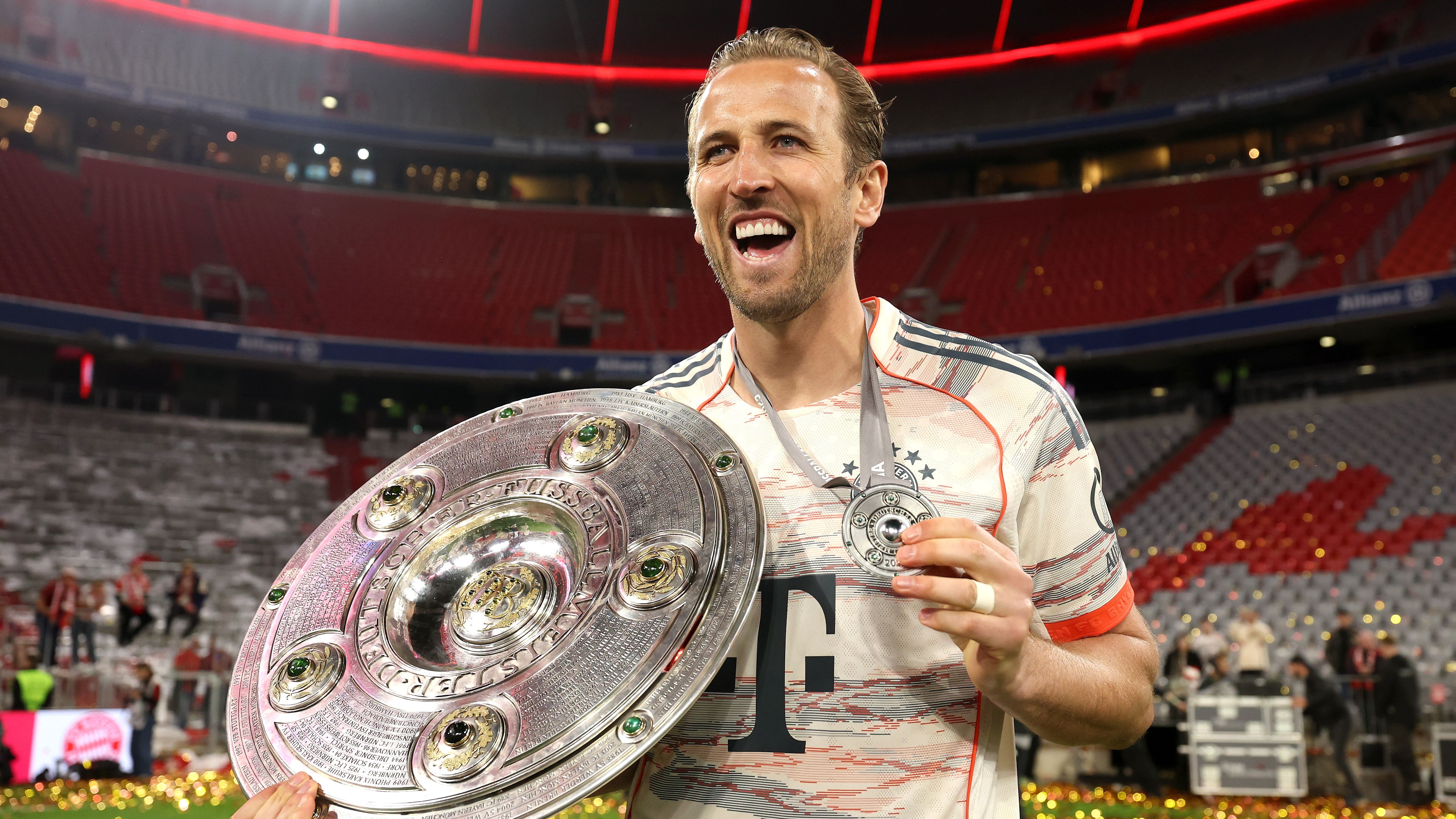 Watch this week's Bundesliga on the BBC: Borussia Dortmnud host Eintracht Frankfurt - 1
