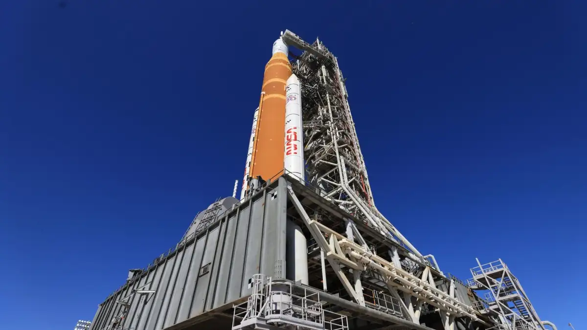 Nasa astronauts' moon mission likely to be delayed due to rocket issue - 2