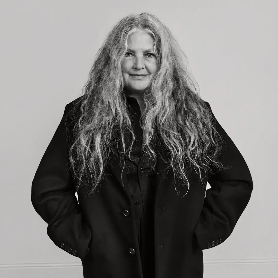 EXCLUSIVE: In Givenchy’s New Campaign, Annie Leibovitz Shows Up on the Other Side of the Camera - 1
