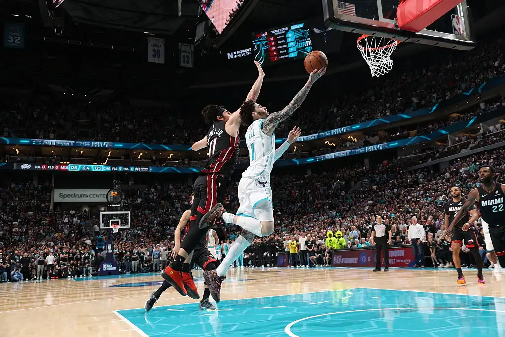 Follow live: Trail Blazers, Suns locked in close battle in play-in game - 1
