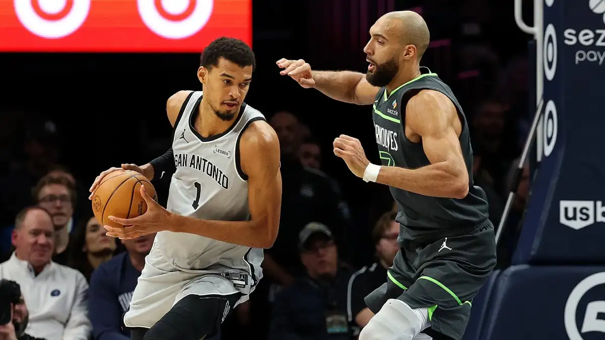 Knicks stay on historic roll, crush 76ers by 39 - 2