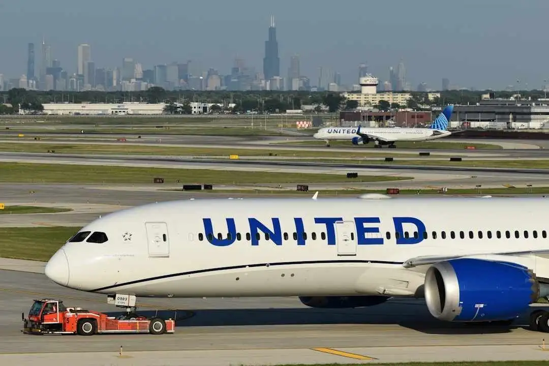 Newark Airport Pilot Issues Chilling 'Smoke in the Back' Alert to Trigger Closure - What Does It Mean? - 3