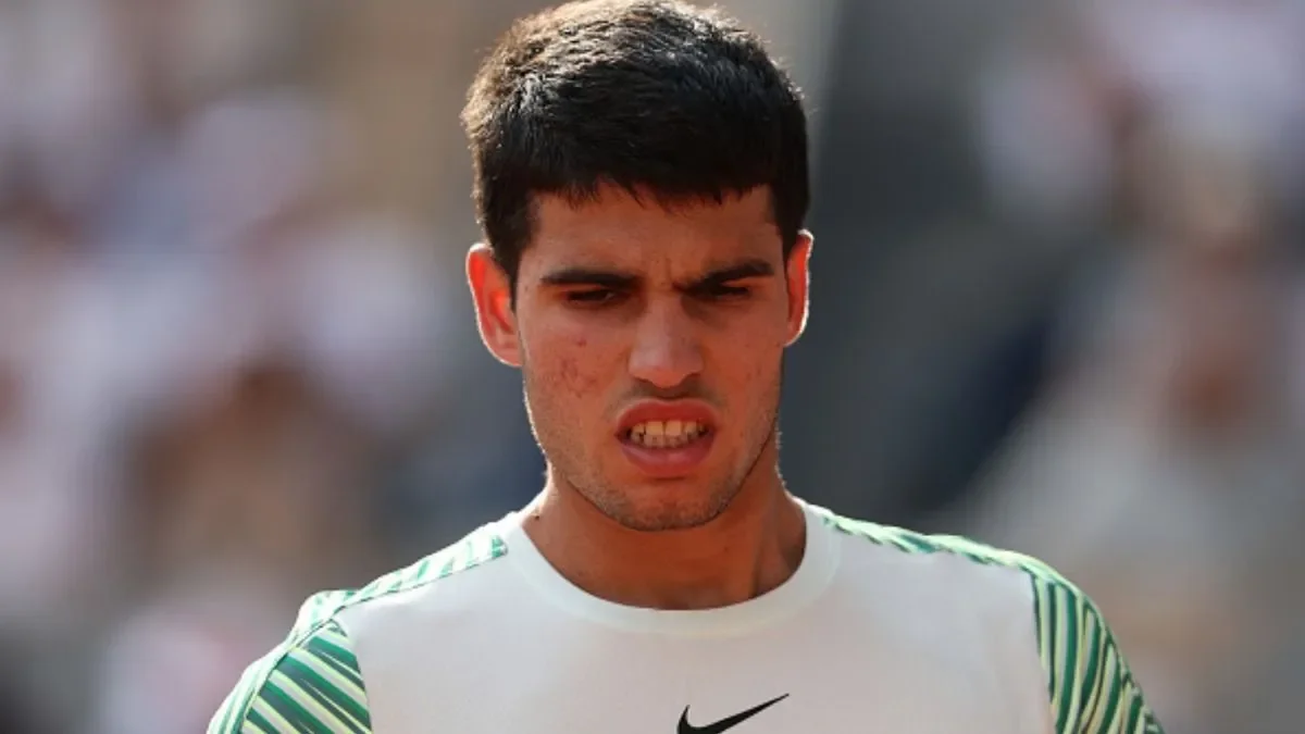 Alcaraz makes winning start in Barcelona despite injury scare - 1