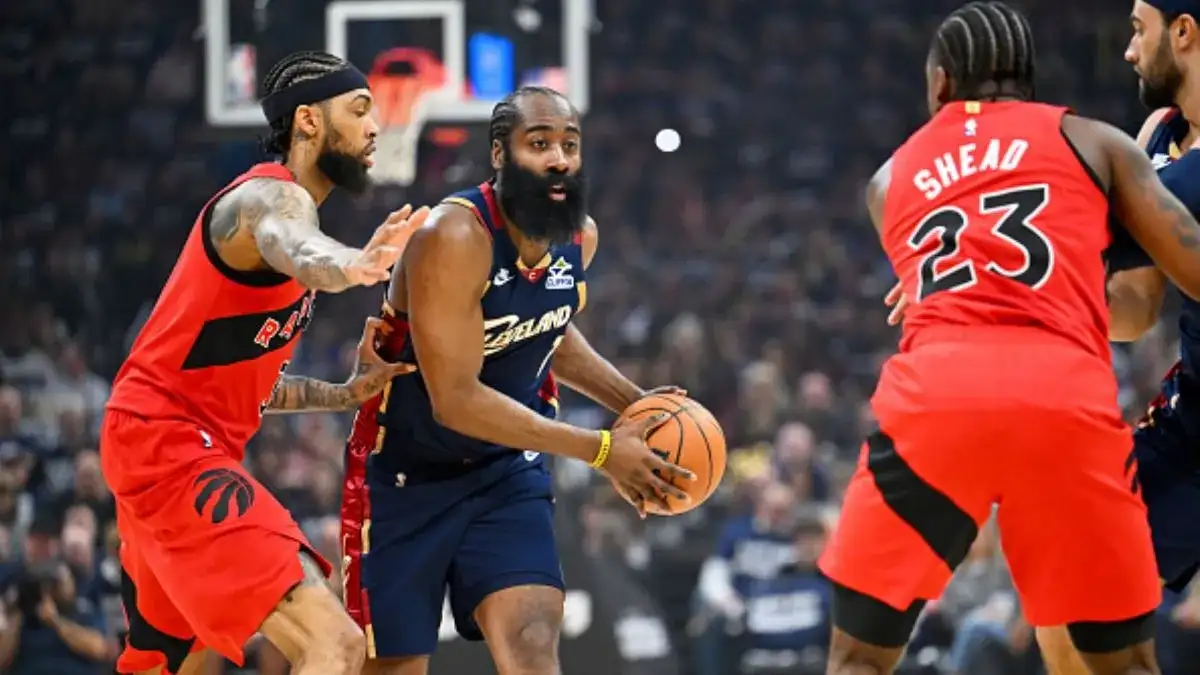 Follow live: Cavaliers host Raptors for Game 2 of the first round - 3