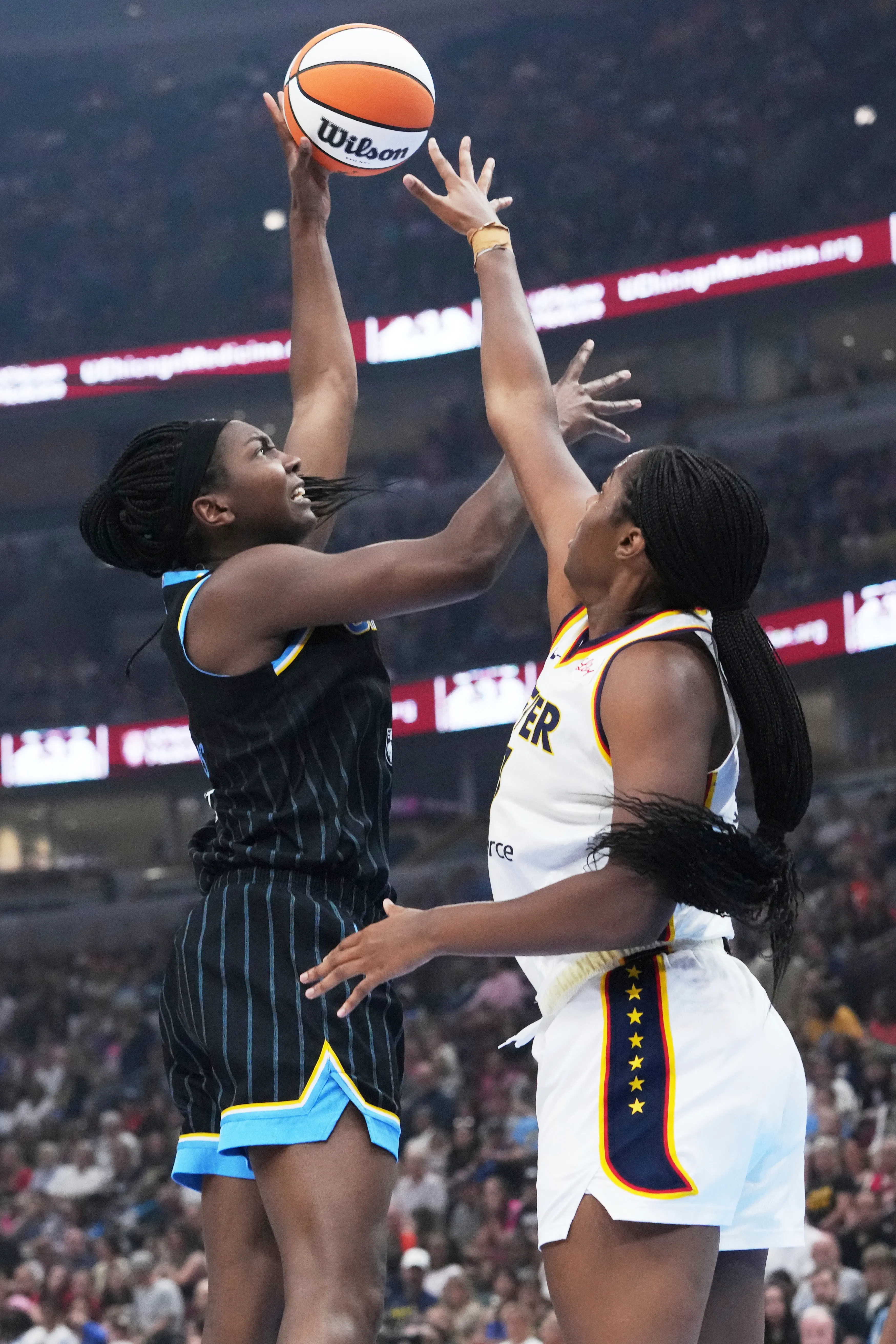 Williams returns to Lynx on two-year max deal - 1