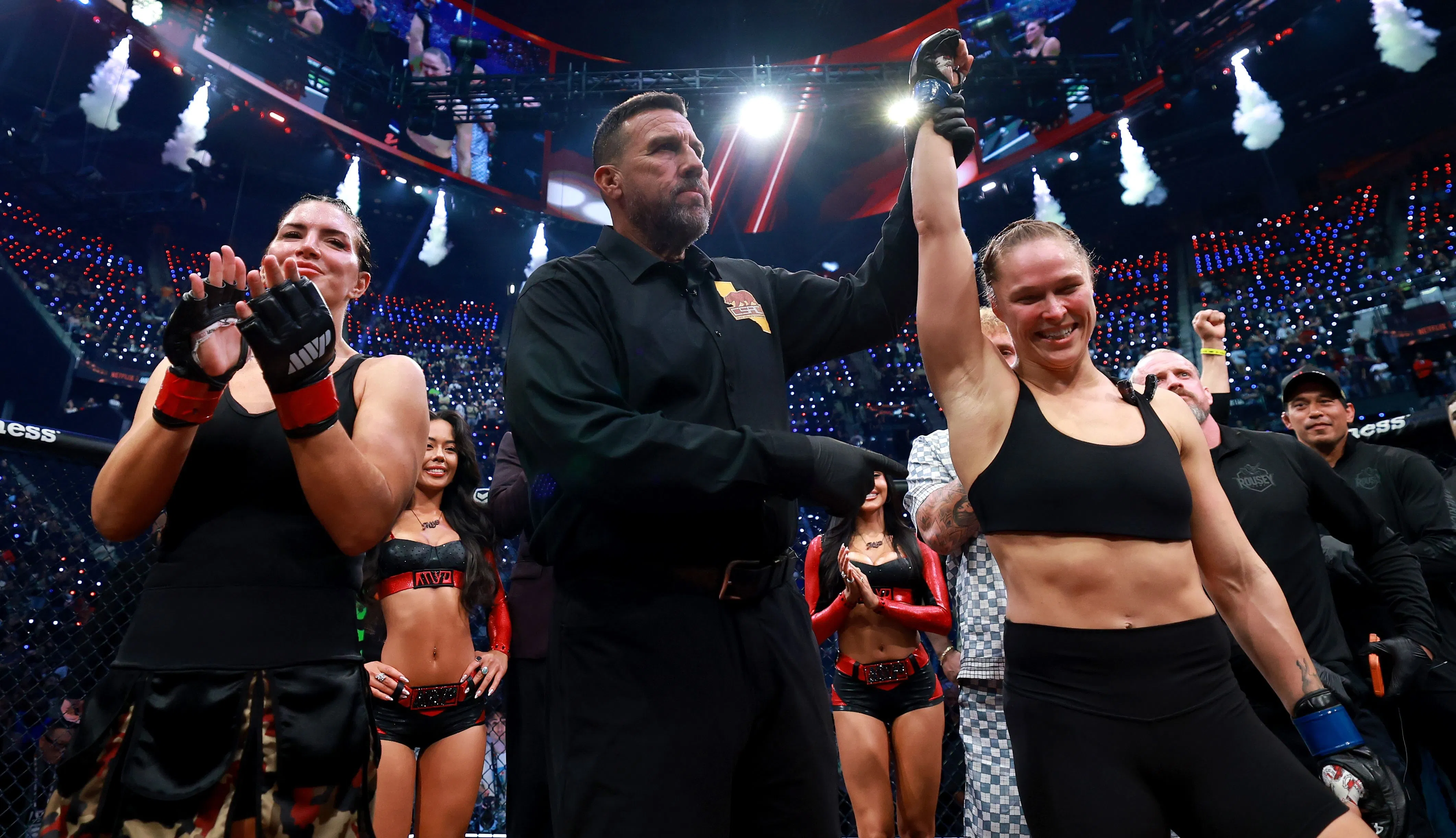 Ronda Rousey armbars Gina Carano in seconds - 1