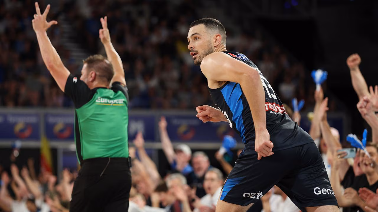 United get up off the canvas for crucial, finals-shaping upset as NBL top two locked in - 2