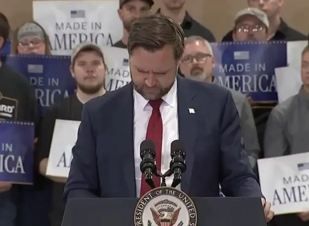 What Our Reporter Saw in Iowa During Vance’s Splashy, 2028-Coded Trip - 3