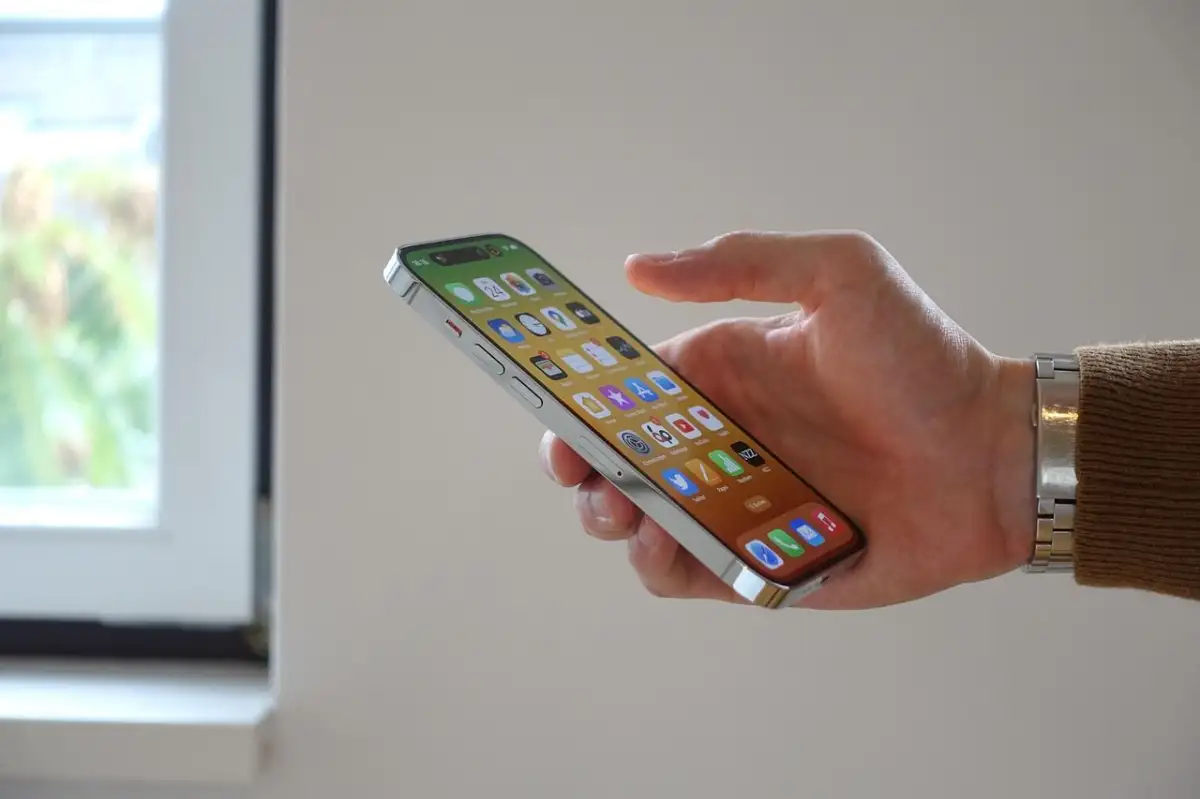 Apple’s iPhone 18 Pro pricing could leave the competition gasping for breath - 2