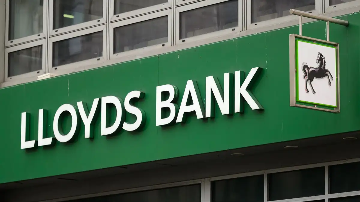 Lloyds investigates use of staff banking data in pay talks - 2