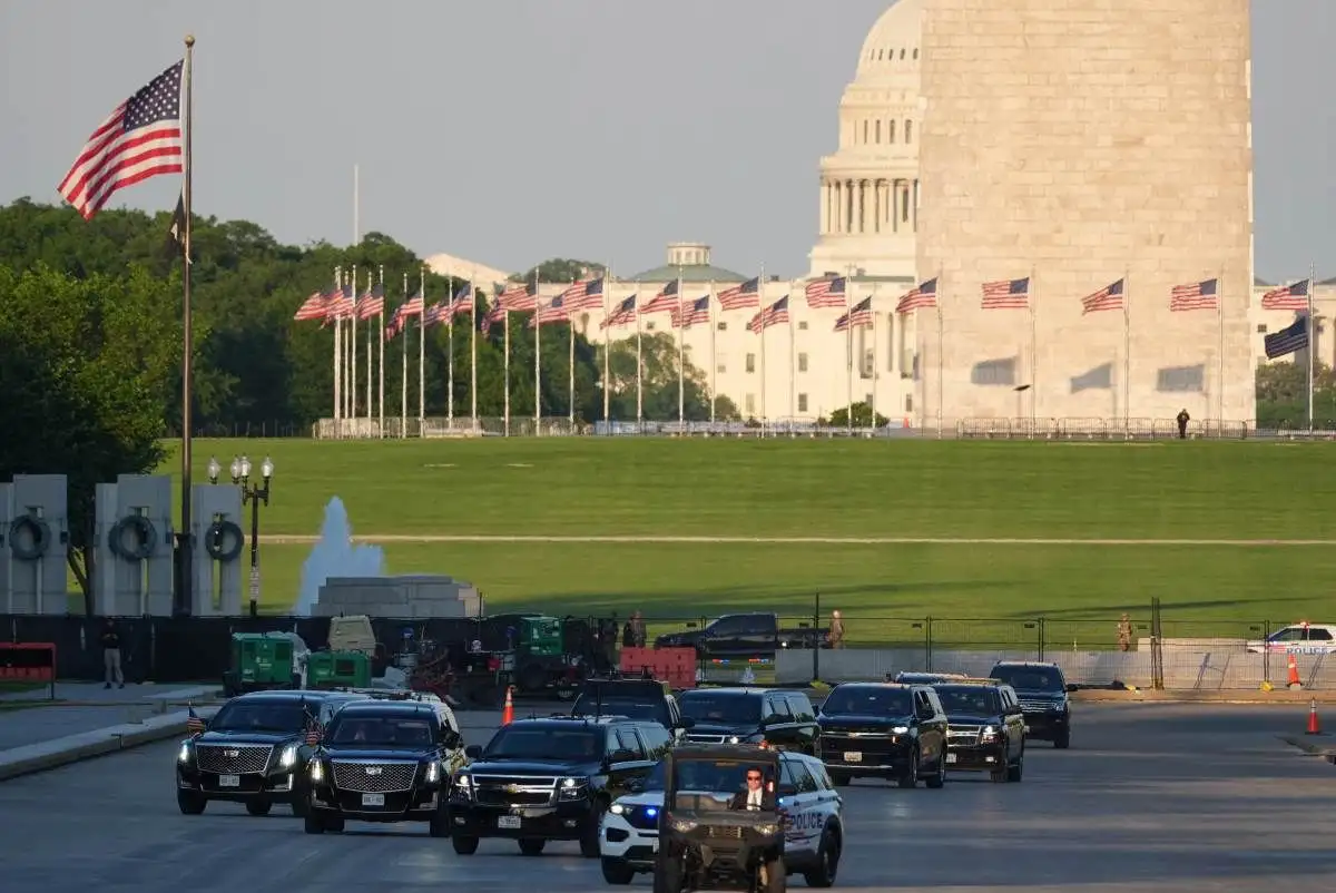 Trump's $2 Million Reflecting Pool Project Balloons to $13 Million Amid Lawsuit - 1