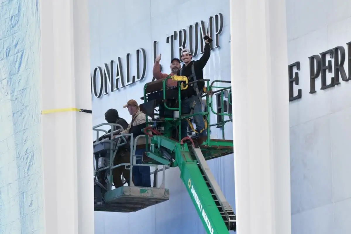 Trump asked for Dulles, Penn Station to be named after him in exchange for federal money released... - 3