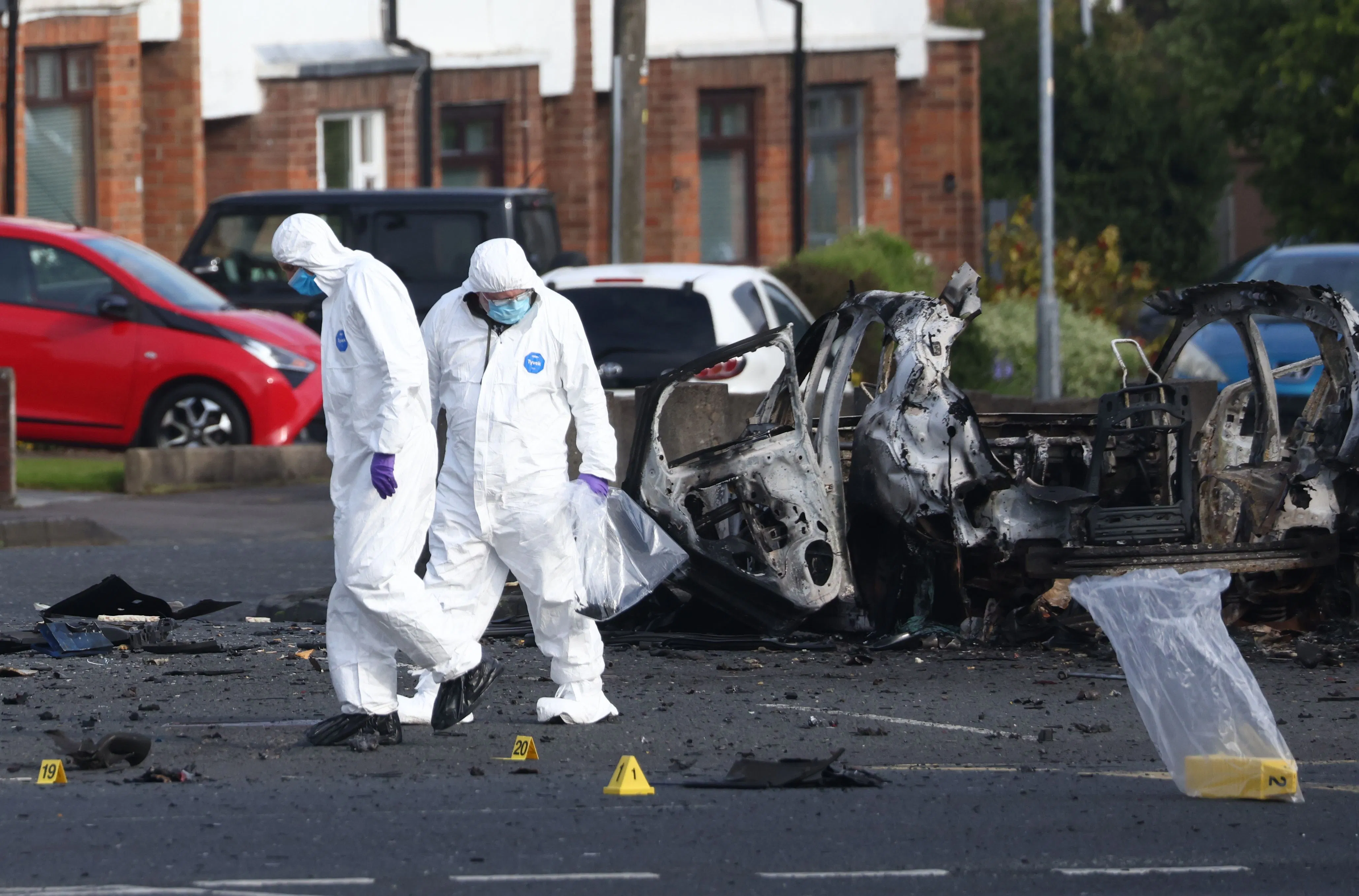 New IRA suspected over car explosion outside Belfast police station - 3