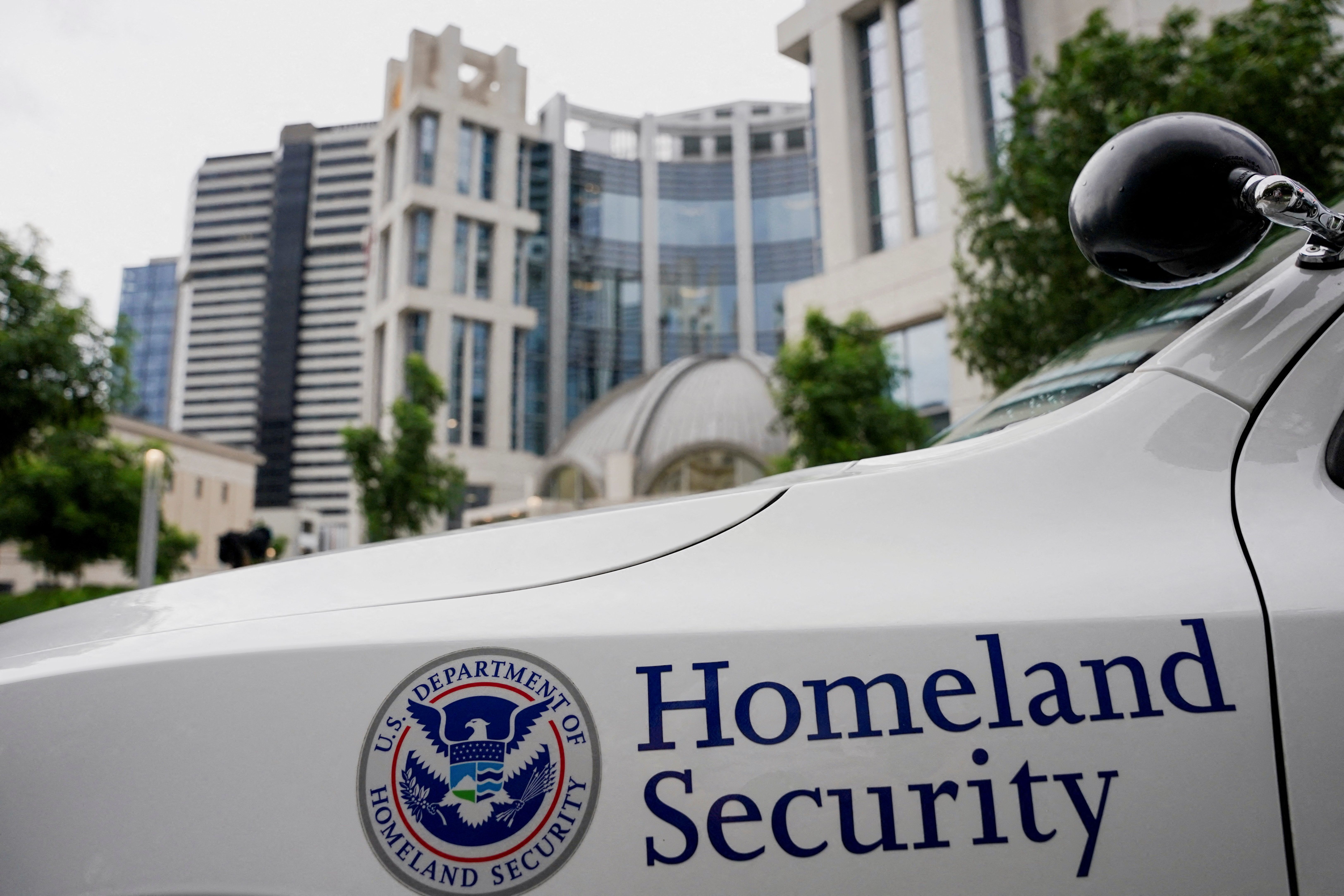 White House Expands Deportation Efforts Amid Legal Battles - 4