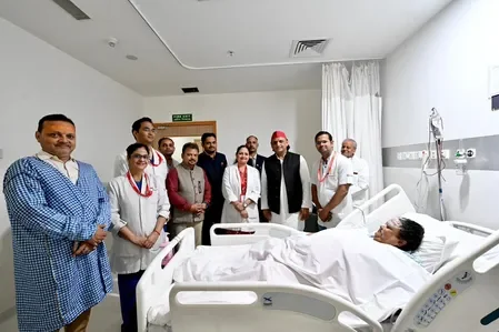 SP chief Akhilesh visits BJP MLA who suffered burn injuries while burning his effigy, pushes for social harmony, positive politics - 1
