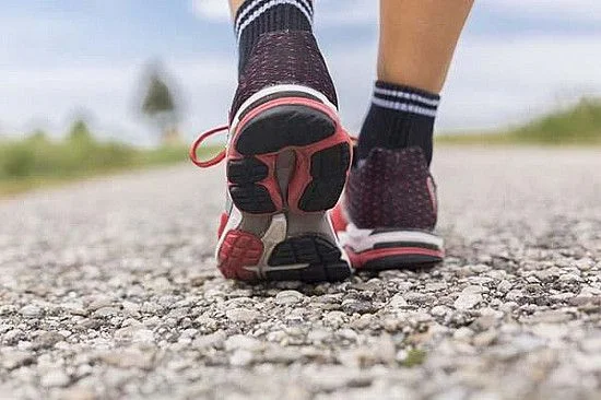 A simple change to the way you walk can relieve debilitating joint pain - 1