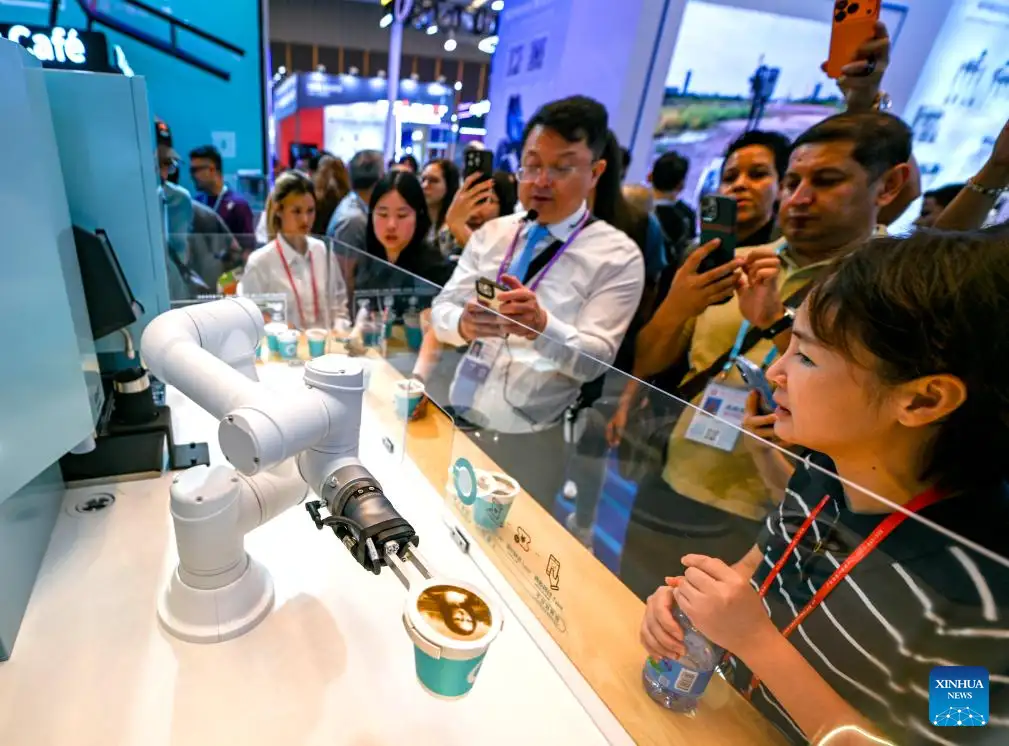 China’s Canton Fair defies global trends as overseas customers flock to buy robots, drones - 2