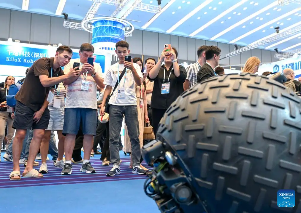 China’s Canton Fair defies global trends as overseas customers flock to buy robots, drones - 4