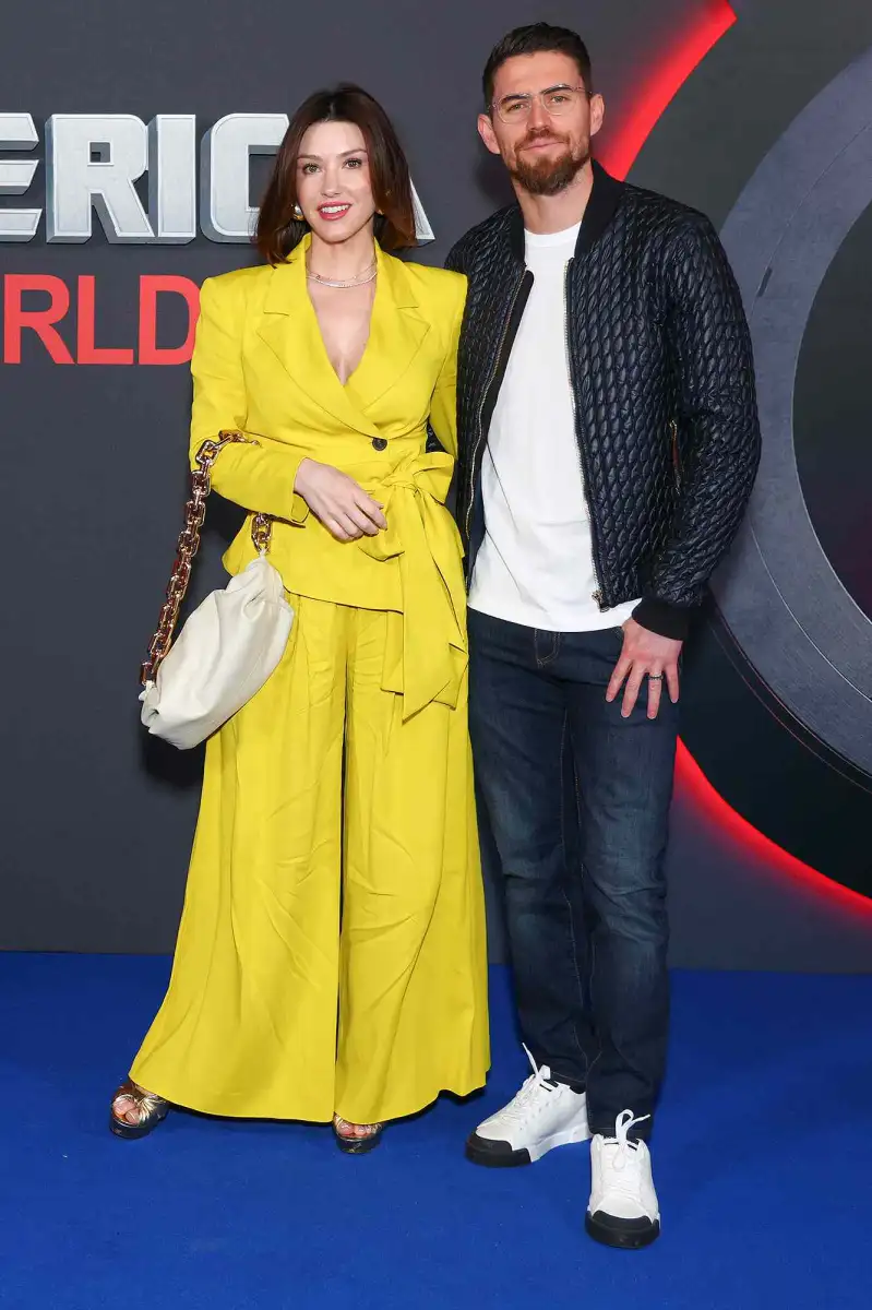 Chappell Roan apologises to Jude Law's daughter as she insists she did not ask security guard to approach her and says 'I do not hate fans of my music or children' - 1