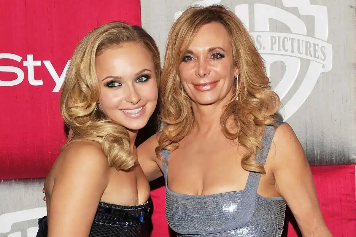 Hayden Panettiere's mum hits back at daughter's 'entitled' memoir - 2