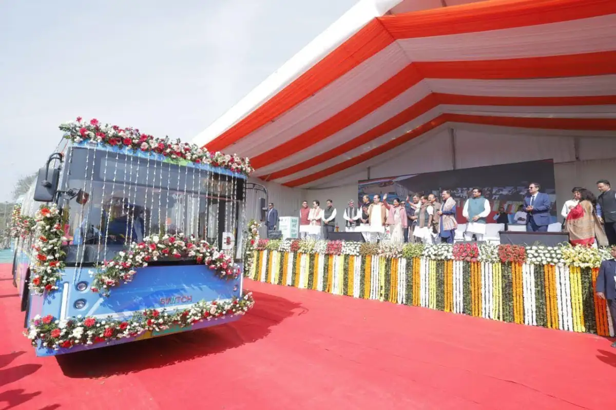 Rekha Gupta-led Delhi govt adds 500 new electric buses, city now has largest fleet in country - 2
