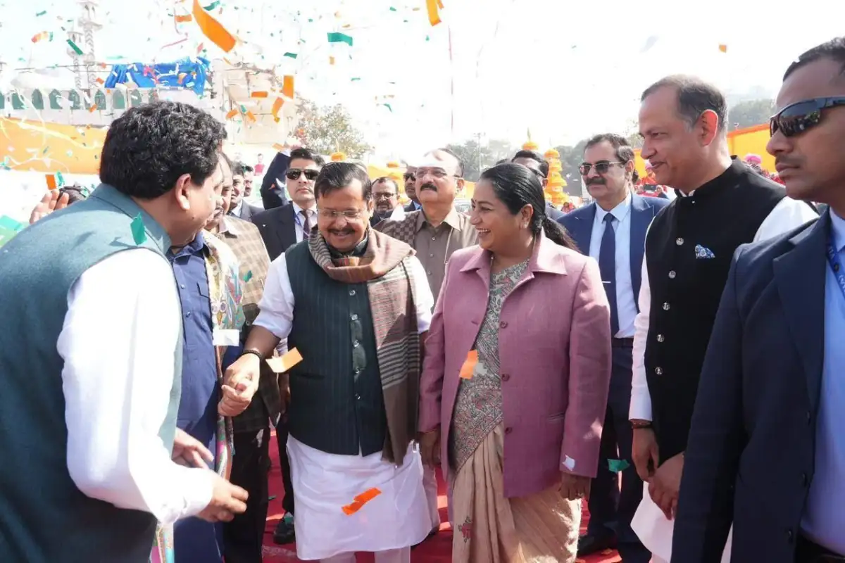 Rekha Gupta-led Delhi govt adds 500 new electric buses, city now has largest fleet in country - 1